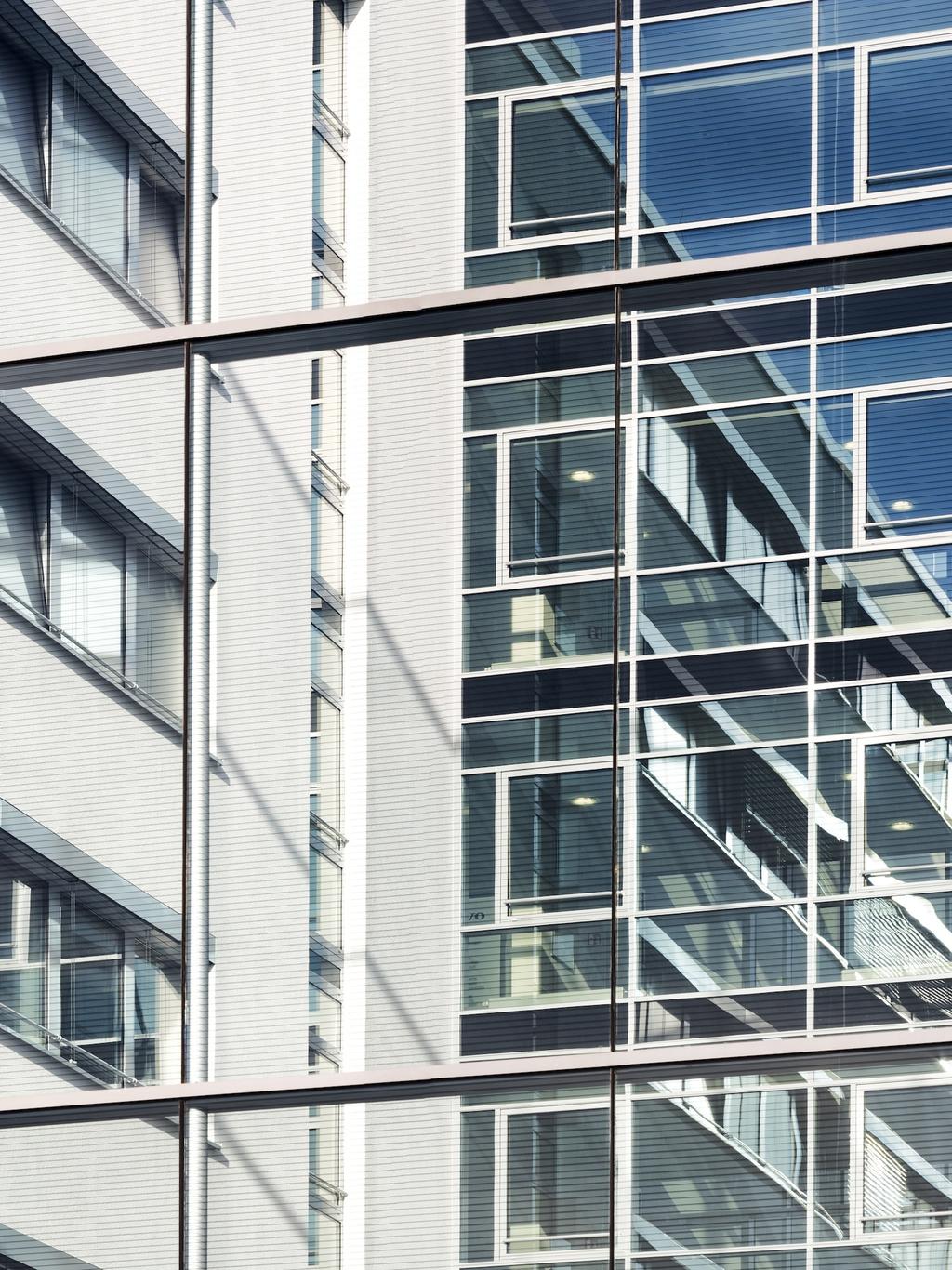 Bürogebäude mit Glasfassade
